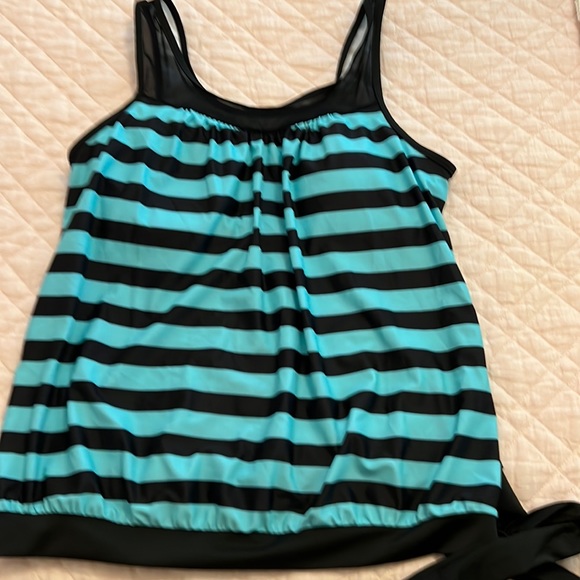 Other - NWOT -WOMEN’S Side Tie Scoop Neck Tankini Swimsuit Top- Size L